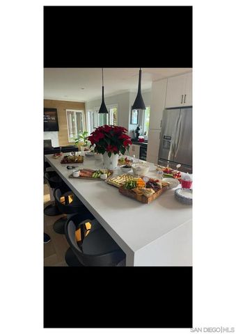 811 Mosaic Cir, Oceanside, CA 92057