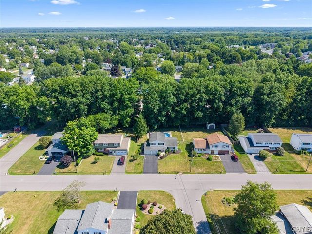 7433 Thunderbird Road, Clay, NY 13088