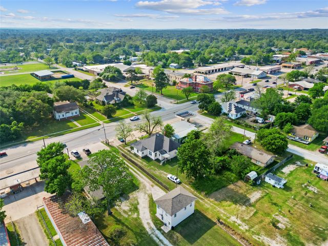 327 S Robb Street, Trinity, TX 75862