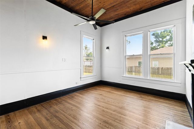 327 S Robb Street, Trinity, TX 75862