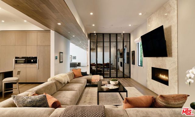 144 N Bowling Green Way, Los Angeles, CA 90049