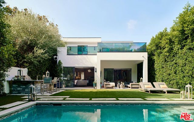 144 N Bowling Green Way, Los Angeles, CA 90049