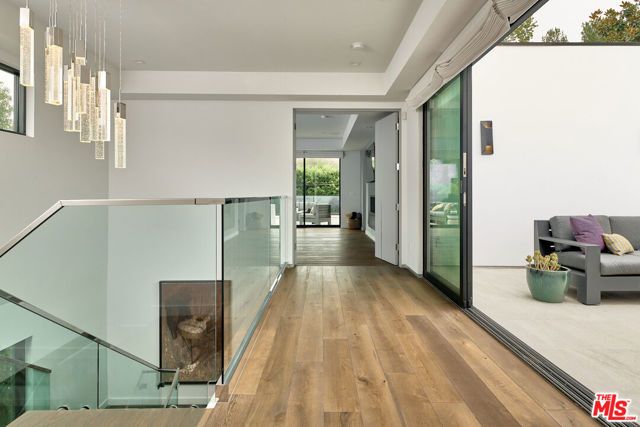 144 N Bowling Green Way, Los Angeles, CA 90049