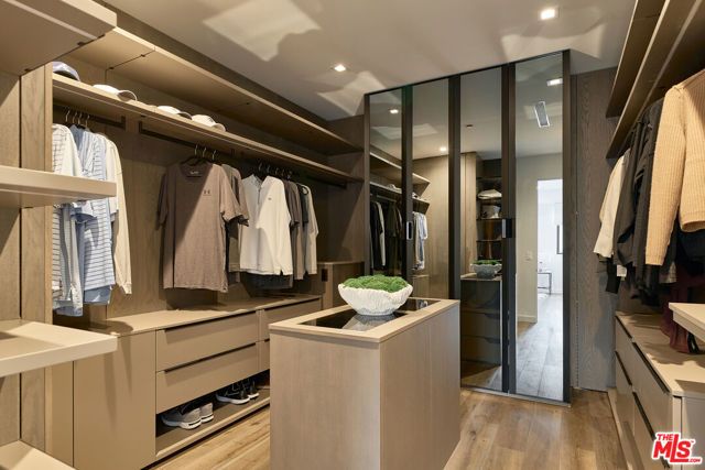 144 N Bowling Green Way, Los Angeles, CA 90049