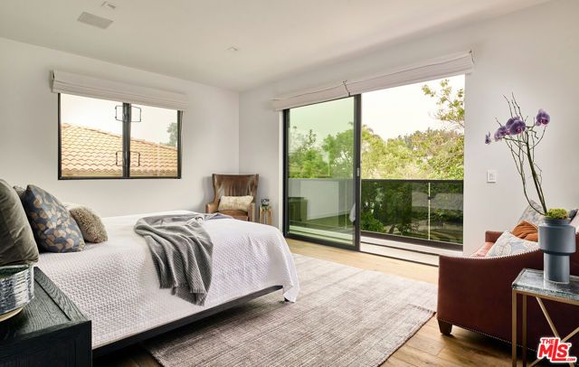 144 N Bowling Green Way, Los Angeles, CA 90049