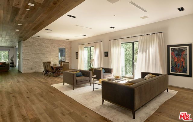 144 N Bowling Green Way, Los Angeles, CA 90049