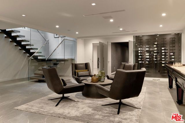 144 N Bowling Green Way, Los Angeles, CA 90049