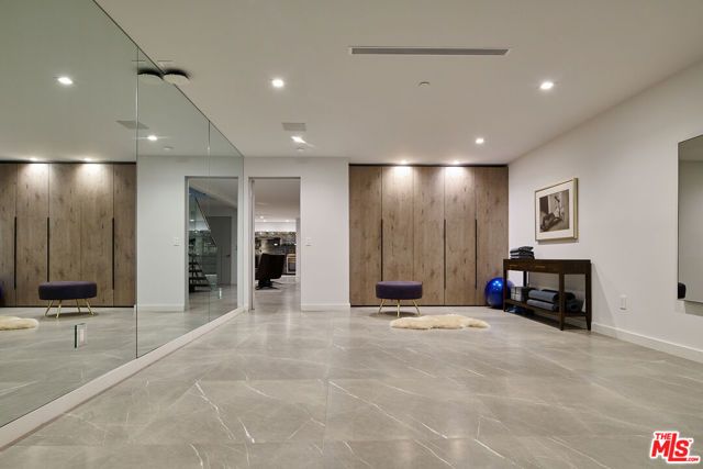 144 N Bowling Green Way, Los Angeles, CA 90049