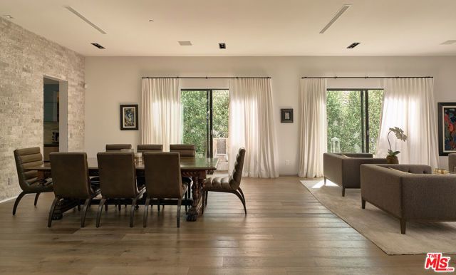 144 N Bowling Green Way, Los Angeles, CA 90049