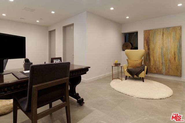 144 N Bowling Green Way, Los Angeles, CA 90049