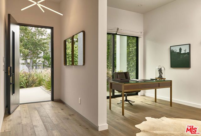 144 N Bowling Green Way, Los Angeles, CA 90049