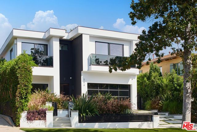 144 N Bowling Green Way, Los Angeles, CA 90049