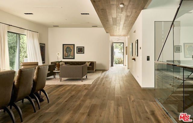 144 N Bowling Green Way, Los Angeles, CA 90049