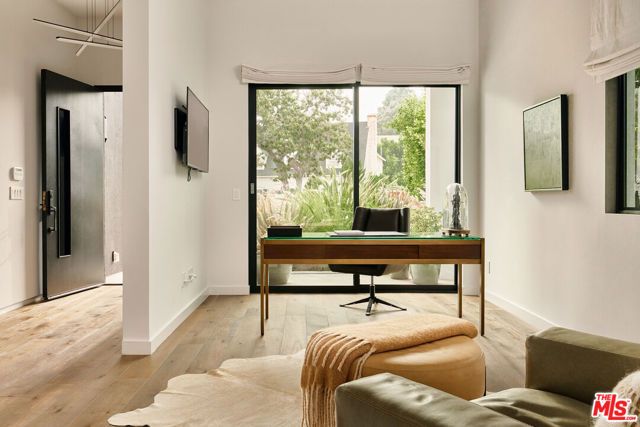 144 N Bowling Green Way, Los Angeles, CA 90049