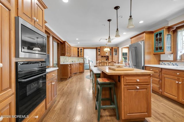 89 Pine Street, Lincroft, NJ 07738