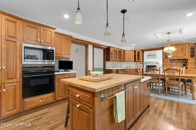 89 Pine Street, Lincroft, NJ 07738
