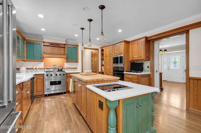 89 Pine Street, Lincroft, NJ 07738