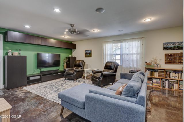 901 Summit Drive, Joplin, MO 64801