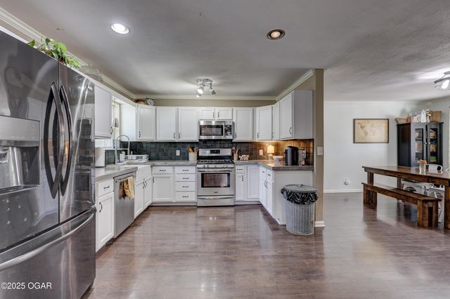 901 Summit Drive, Joplin, MO 64801