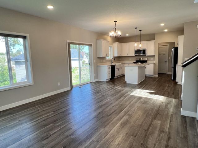13891 10th Avenue S, Zimmerman, MN 55398