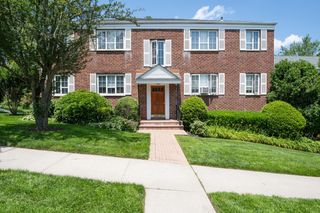 53 Nathan Hale Drive 7A, Huntington, NY 11743