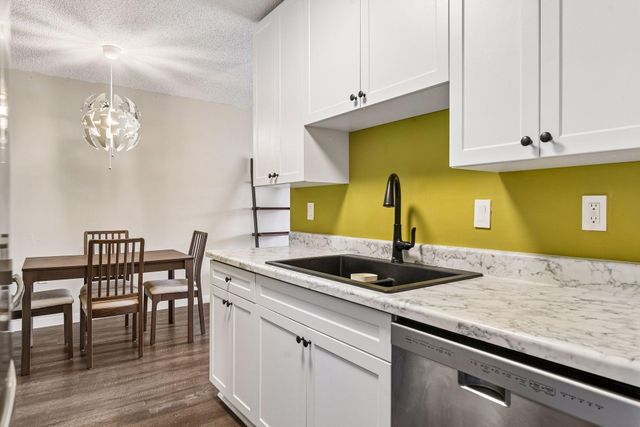 4351 Parklawn Avenue 205E, Edina, MN 55435