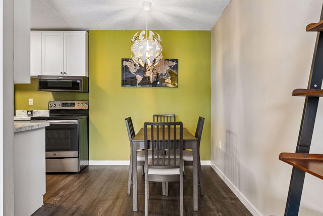 4351 Parklawn Avenue 205E, Edina, MN 55435