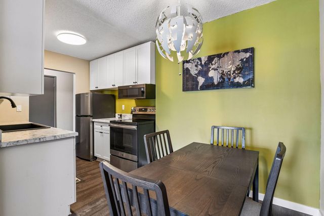 4351 Parklawn Avenue 205E, Edina, MN 55435
