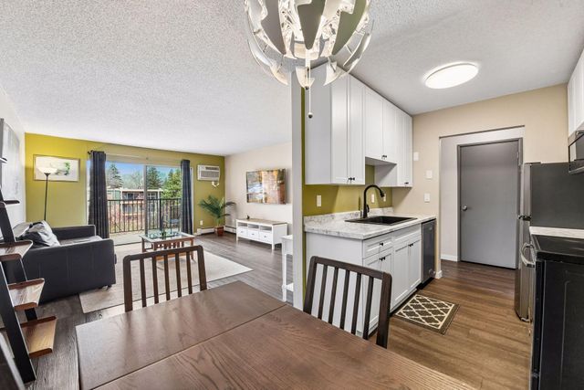 4351 Parklawn Avenue 205E, Edina, MN 55435