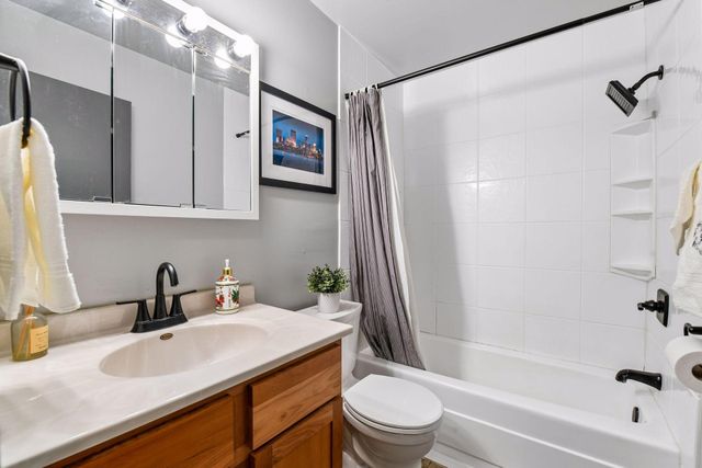 4351 Parklawn Avenue 205E, Edina, MN 55435