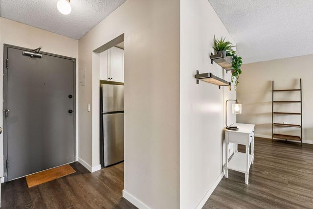4351 Parklawn Avenue 205E, Edina, MN 55435