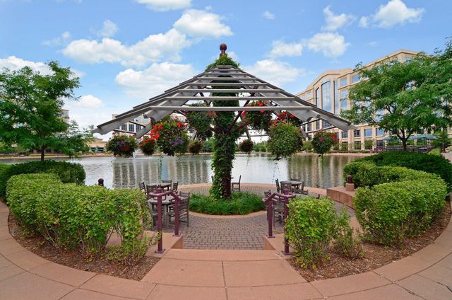 4351 Parklawn Avenue 205E, Edina, MN 55435