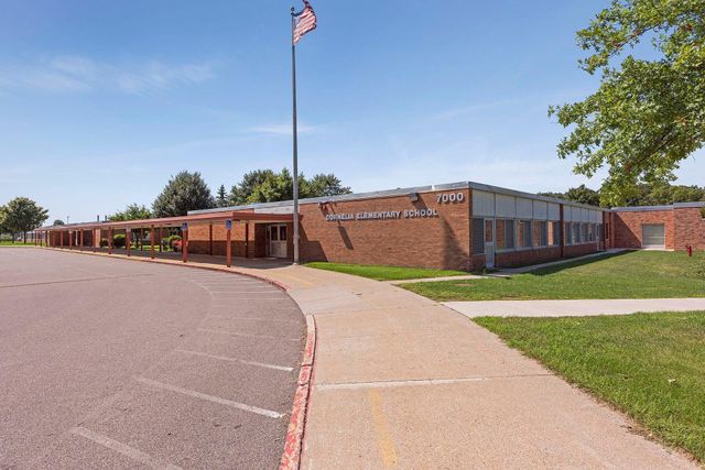 4351 Parklawn Avenue 205E, Edina, MN 55435