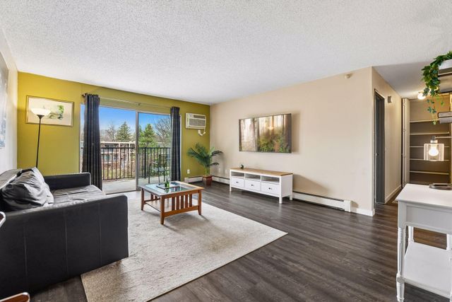 4351 Parklawn Avenue 205E, Edina, MN 55435