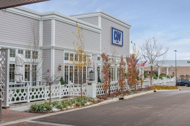4351 Parklawn Avenue 205E, Edina, MN 55435