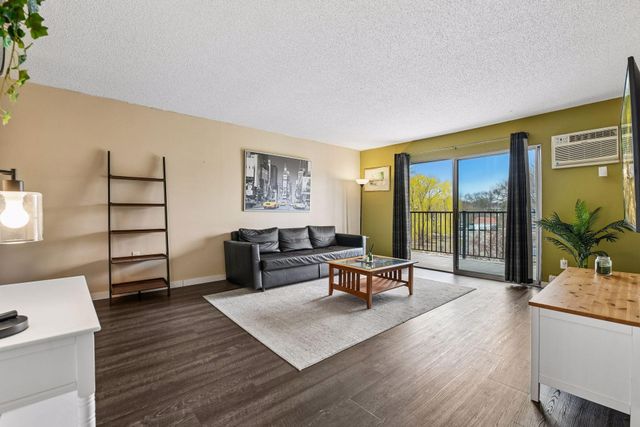 4351 Parklawn Avenue 205E, Edina, MN 55435