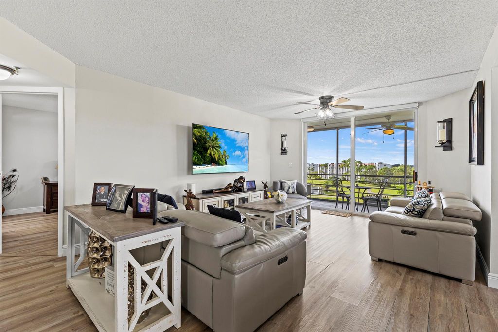 3465 Via Poinciana 606, Lake Worth, FL 33467