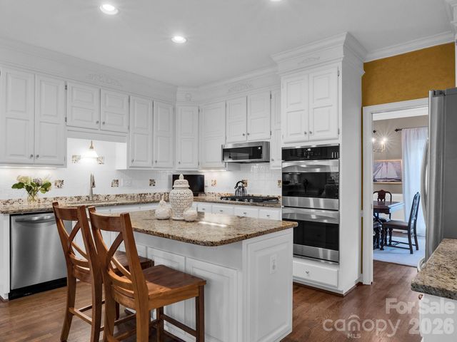 708 Barington Place, Matthews, NC 28105
