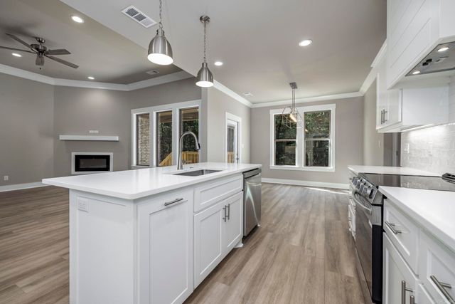 56 Biarritz Way, Hot Springs Village, AR 71909