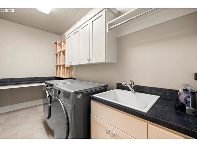 1971 FURLONG Ct, West Linn, OR 97068