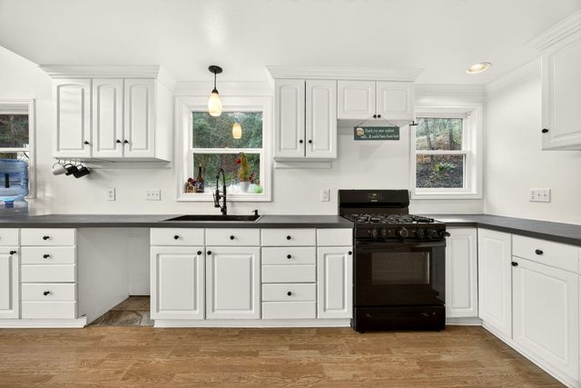 4098 Foots Creek R Fork Road, Gold Hill, OR 97525