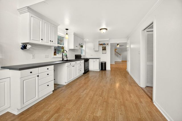 4098 Foots Creek R Fork Road, Gold Hill, OR 97525