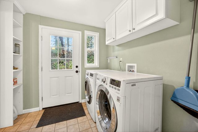 4098 Foots Creek R Fork Road, Gold Hill, OR 97525