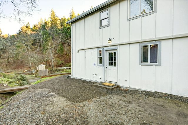 4098 Foots Creek R Fork Road, Gold Hill, OR 97525