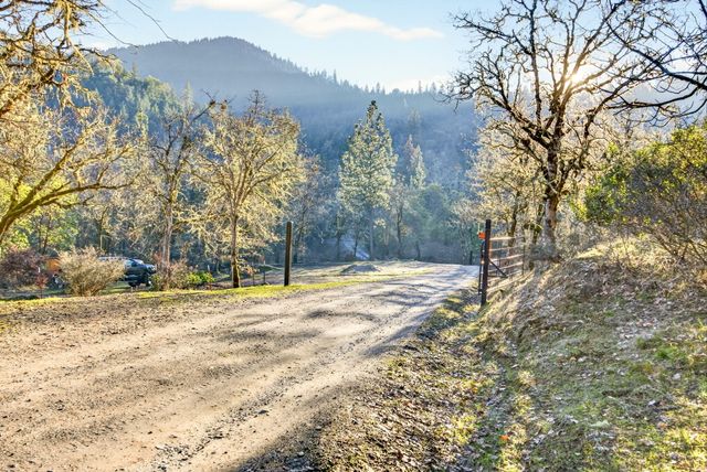 4098 Foots Creek R Fork Road, Gold Hill, OR 97525