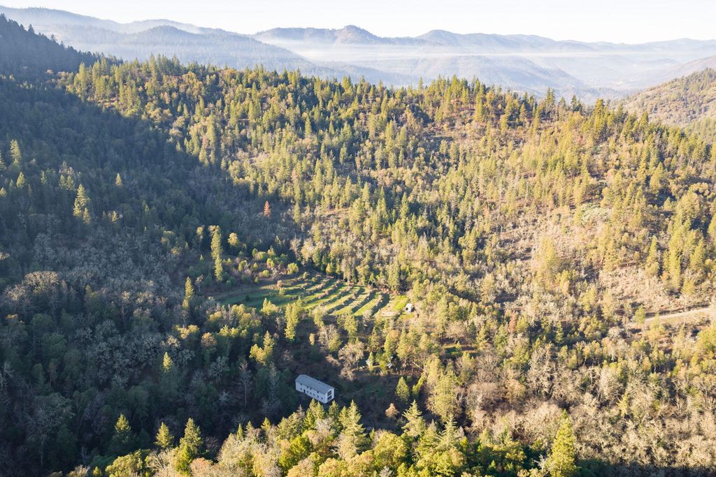 4098 Foots Creek R Fork Road, Gold Hill, OR 97525