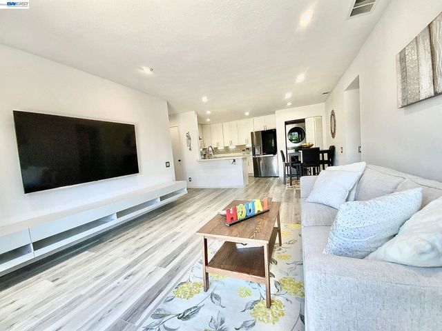 277 Hackamore Cmn, Fremont, CA 94539