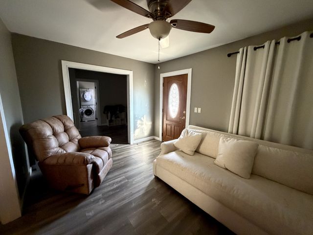 303 W Stewart Ave, Monterey, TN 38574
