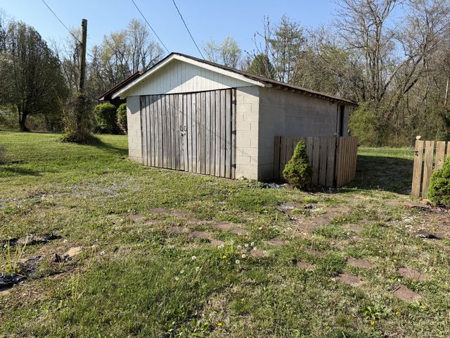303 W Stewart Ave, Monterey, TN 38574