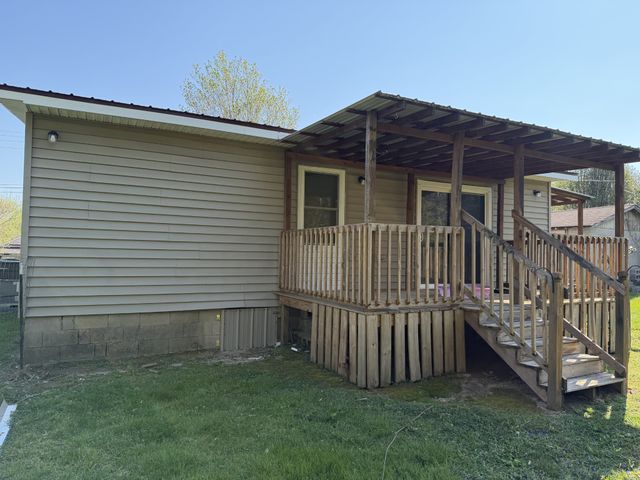 303 W Stewart Ave, Monterey, TN 38574